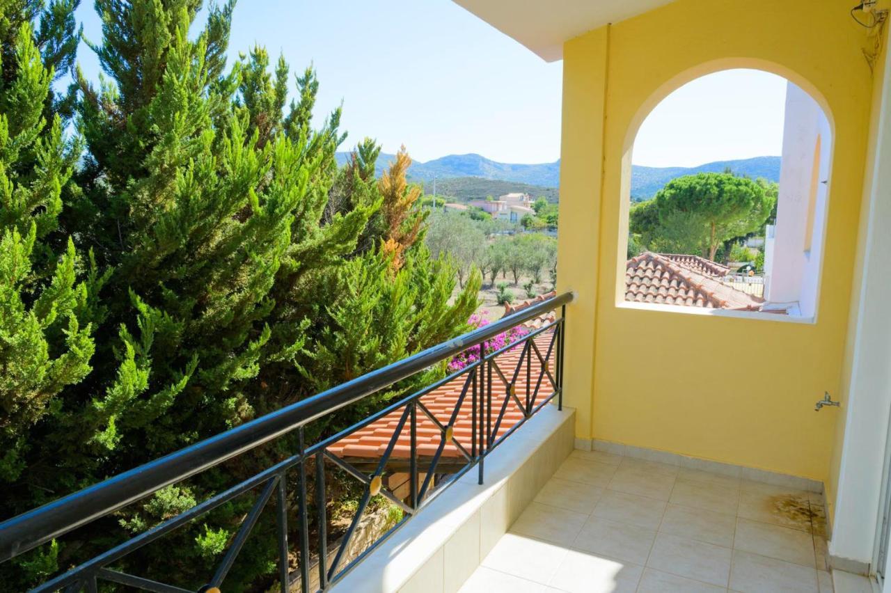 Paradise Palaia Fokaia *